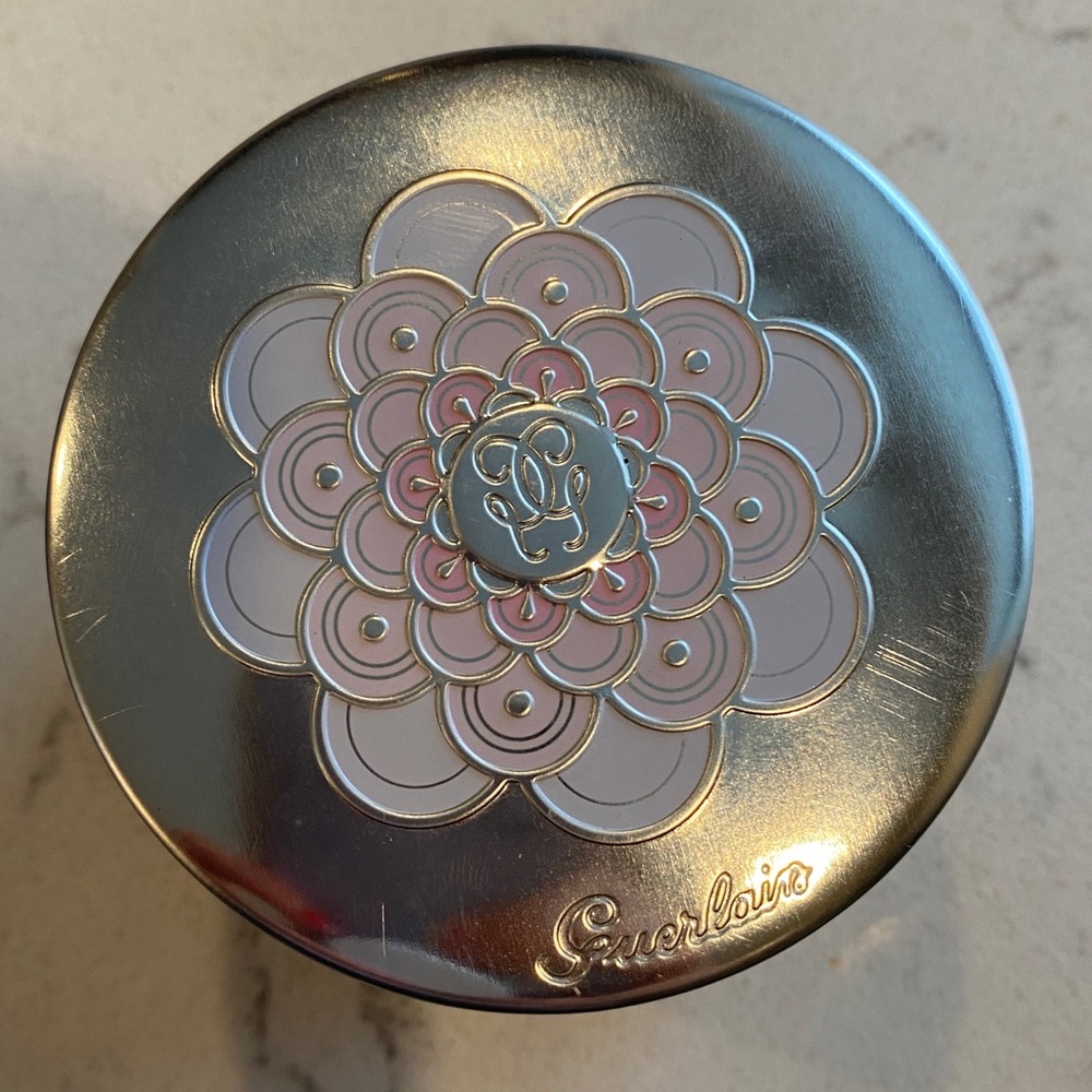 Guerlain Metorites highlighting powder pearls